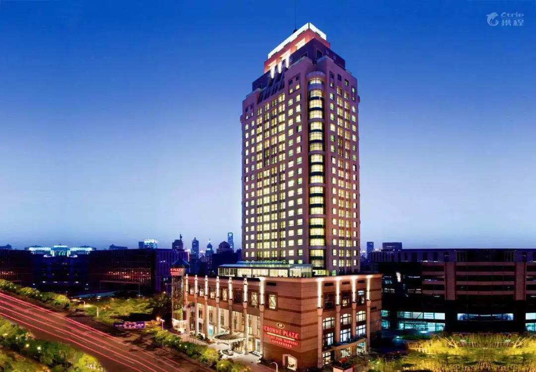 上海世纪皇冠假日酒店·上海厅，五星级酒店，位于新国际展览中心商区